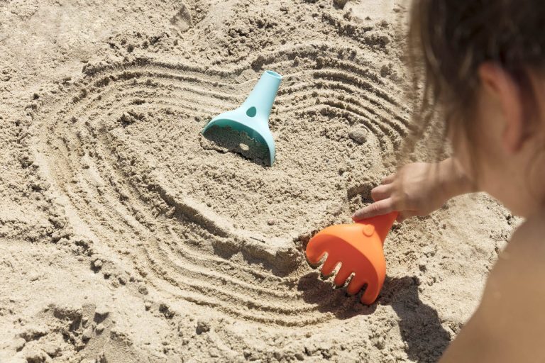 children's rake sand play