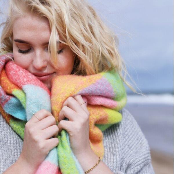 neon oversized blanket sarf