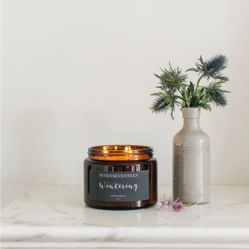 Wintering tobacco and oud candle